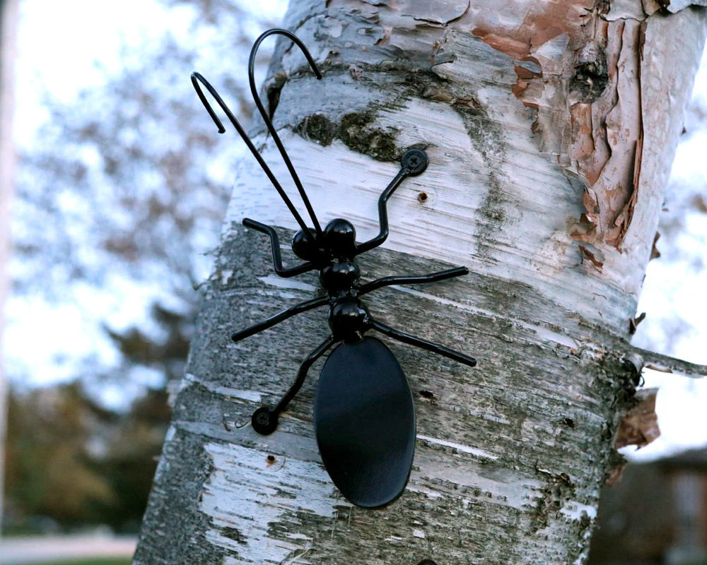 Metal Ant Family: Wall-mounted Metal Art Ants (2 Large Ants + 2 Small Ants) - Image 3