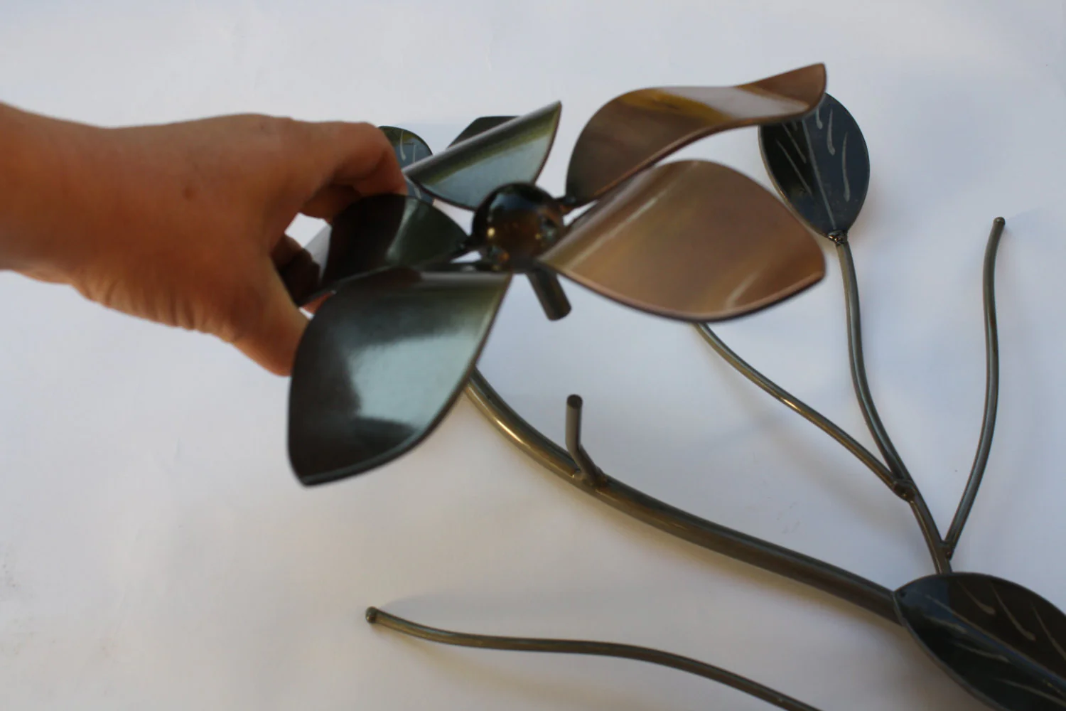 Decorative Metal Flower Vine Art: Wall Art Single Flower Vines Interior Décor - Image 3