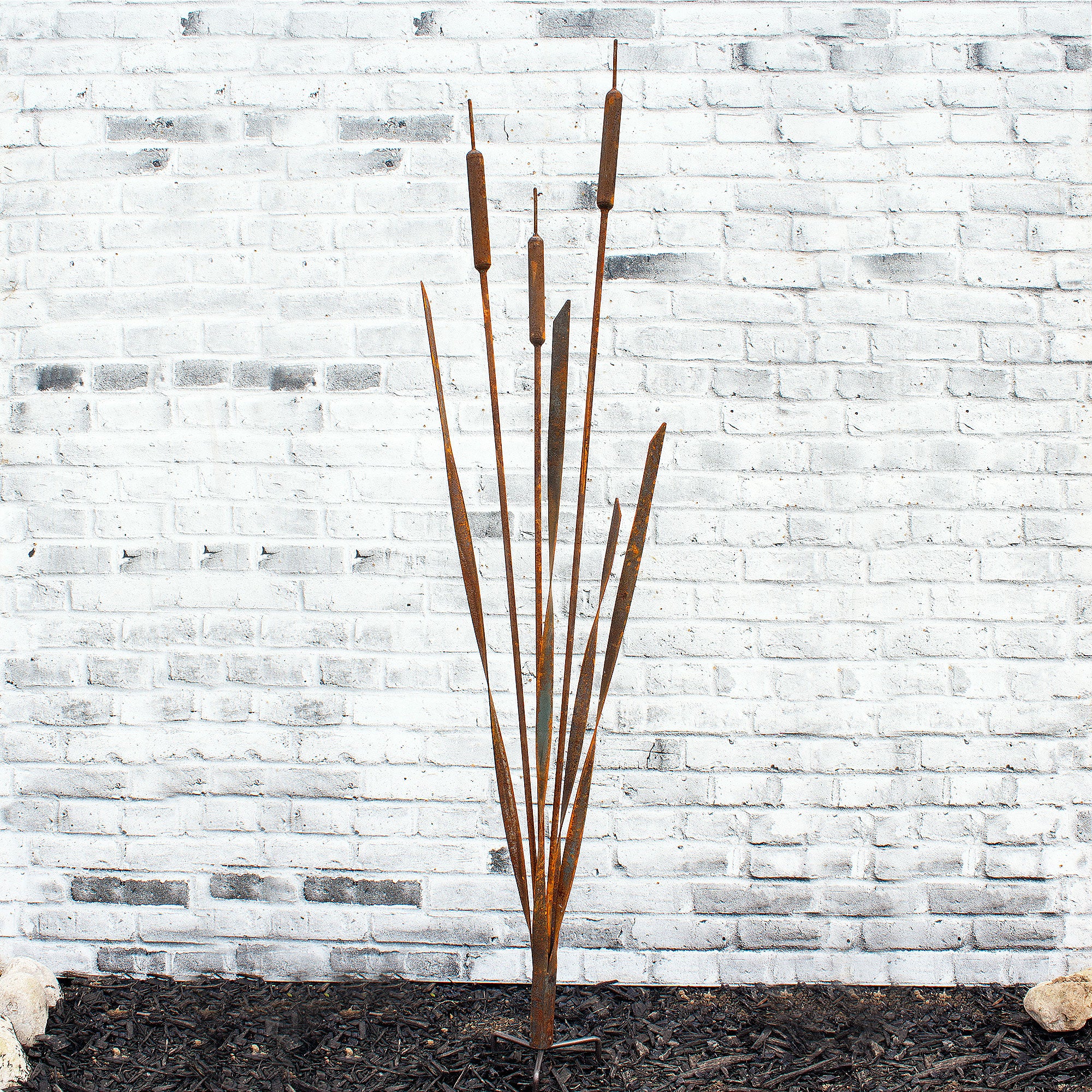 Metal Garden Art Rustic Cattail Bulrush Sculpture For Garden Decor - Image 4