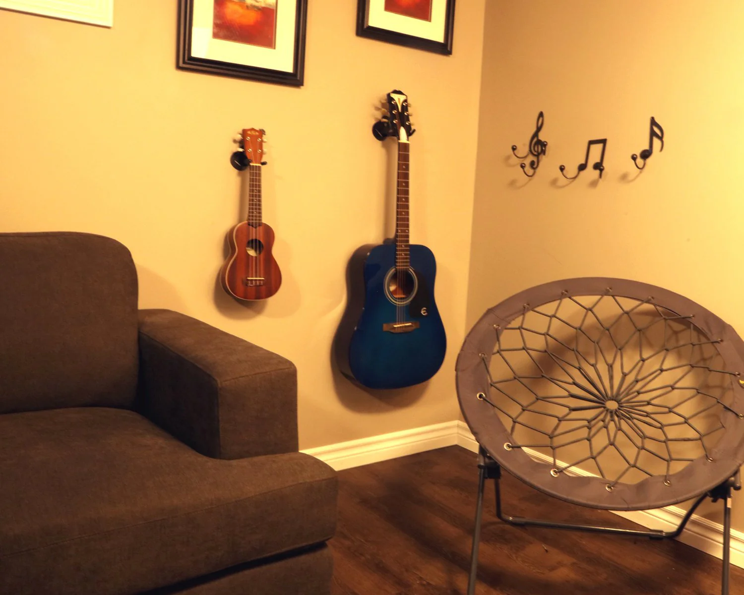 Ukulele holder - Image 3